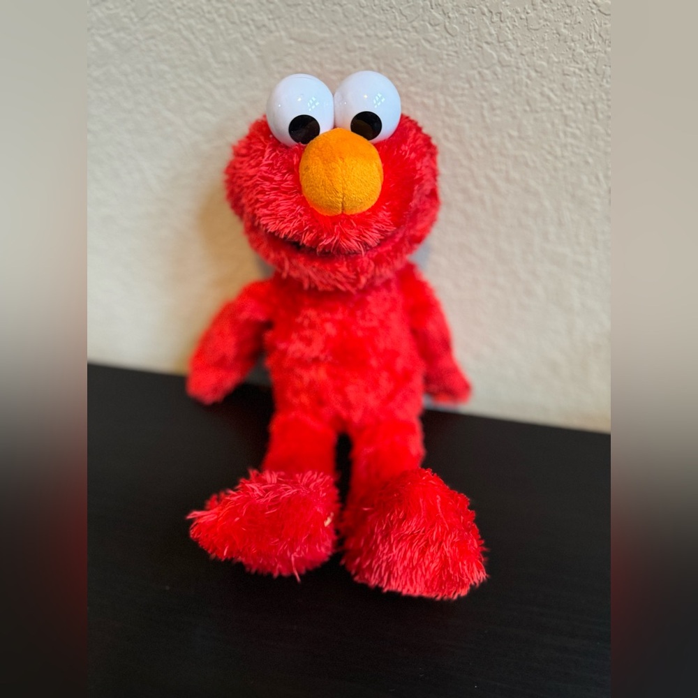 Tickle me Elmo toy! Excellent like new toy!